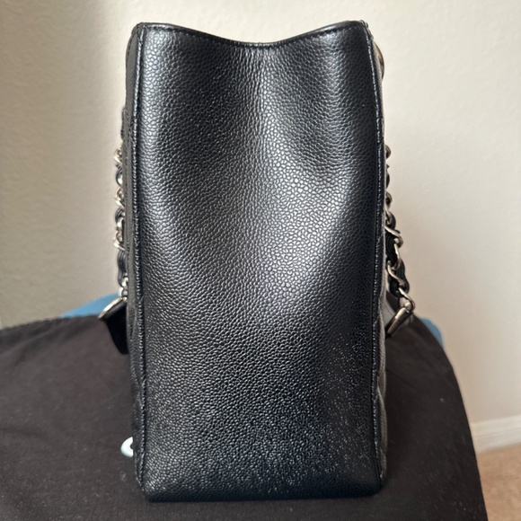 Chanel Shopping Tote - Picture 4 of 17